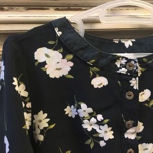 Little girls’ lovely floral blouse